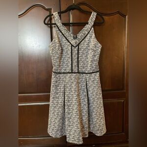 Elegant Black and White Sleeveless Dress